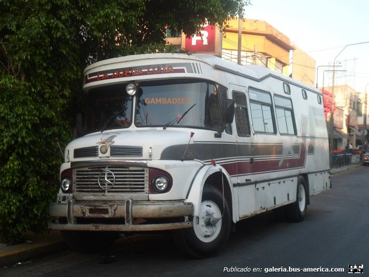 Mercedes-Benz LO 1114 - Alcorta - Particular
C 838837 - RIF 328
"LA NUEVA LUNA"

Foto: "Truku" Gambadiez
Colección: Charly Souto
Palabras clave: "LA NUEVA LUNA"