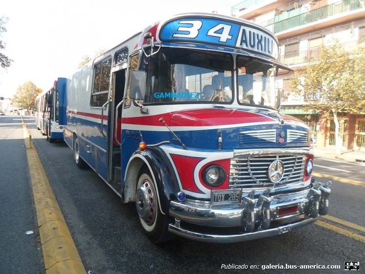 Mercedes-Benz LO 1114 - La Favorita - Juan B. Justo
B 2124918 - TQX 285
Línea 34 - Auxilio

Foto: "Truku" Gambadiez
Colección: Charly Souto

http://galeria.bus-america.com/displayimage.php?pid=21144
http://galeria.bus-america.com/displayimage.php?pid=26500
http://galeria.bus-america.com/displayimage.php?pid=41191
Palabras clave: Línea 34 - Auxilio