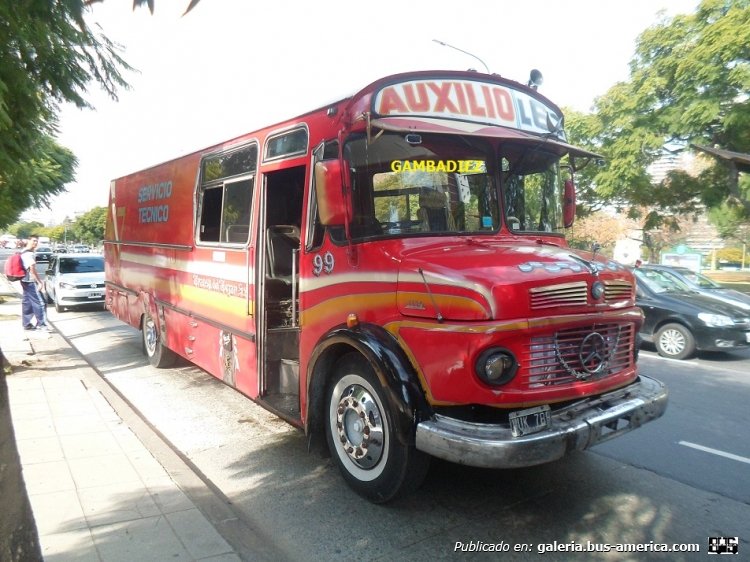 Mercedes-Benz LO 1114 - ALA (Prima) - Ttes. Del Tejar
C 1375118 - VUK 788
Auxilio línea 67

Foto: "Truku" Gambadiez
Colección: Charly Souto

http://galeria.bus-america.com/displayimage.php?pid=40373
Palabras clave: Mercedes-Benz LO 1114/517 - Auxilio