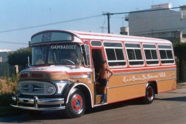 CIA. LA BAHIENSE - EX 18
B.1619387 - SUR 231
http://galeria.bus-america.com/displayimage.php?pos=-14569
Foto: Carrocerías A.L.A. / Sr. Carlos
Colección: Charly Souto
Palabras clave: CIA. LA BAHIENSE - EX 18