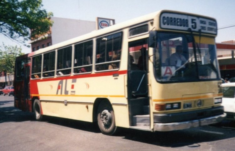 ALE HNOS. - EX..??
Foto: José Luis Harberton
Colección: Charly Souto

Palabras clave: ALE HNOS. - EX..??