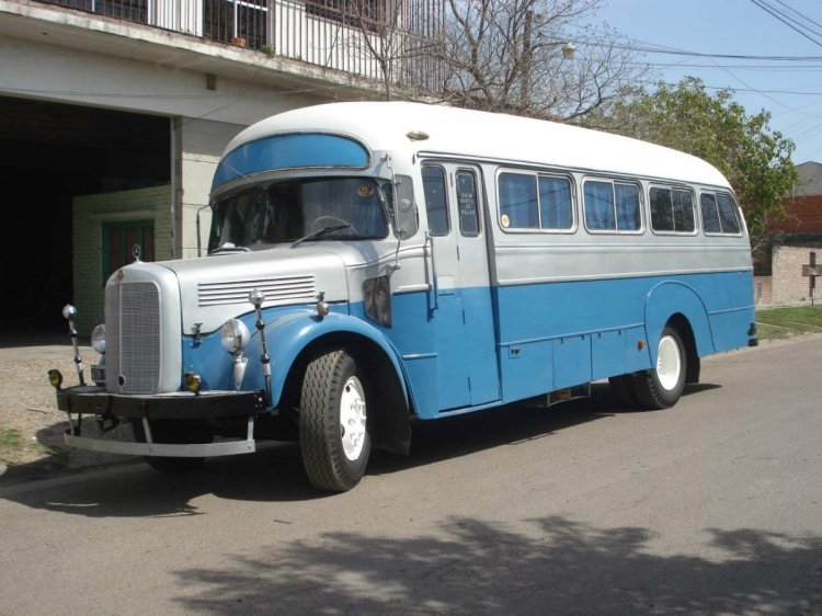 MOTORHOME
C.299365 - VDN 644
http://galeria.bus-america.com/displayimage.php?pos=-18381
Foto extraída de www.mercadolibre.com.ar
Palabras clave: MOTORHOME