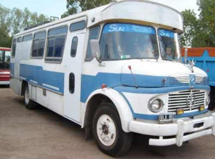 FURGON
B 1767734 - VLA 861
Foto de mi amigo Chipy
Es muy posible que por su patente anterior, alguna vez haya pertenecido al Expreso Lomas...
Palabras clave: FURGON