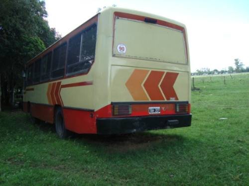 PARTICULAR
C.1574559 - TAH 227
http://galeria.bus-america.com/displayimage.php?pos=-17878
Foto extraída de: www.mercadolibre.com.ar
Palabras clave: PARTICULAR