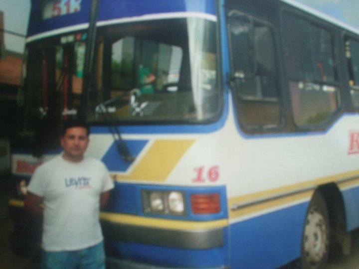 Interno 16 Cia. Rivadavia
AAT 385

http://galeria.bus-america.com/displayimage.php?pos=-13600
http://galeria.bus-america.com/displayimage.php?pos=-14085
http://galeria.bus-america.com/displayimage.php?pos=-14086
http://galeria.bus-america.com/displayimage.php?pos=-14087
http://galeria.bus-america.com/displayimage.php?pos=-14088
http://galeria.bus-america.com/displayimage.php?pos=-15893
http://galeria.bus-america.com/displayimage.php?pos=-15894
http://galeria.bus-america.com/displayimage.php?pos=-20538

Foto de David Bustos. Chofer turno tarde del coche.
Palabras clave: Rivadavia Interno16 BahiaBlanca