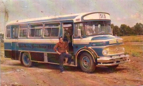 Interno 19 Rivadavia
http://galeria.bus-america.com/displayimage.php?pos=-13350
Foto de Luis "Pupo" Pacheco. Este coche era de su hermana, él era el chofer y fue traído 0KM en 1978.
Palabras clave: Rivadavia BahiaBlanca Interno19