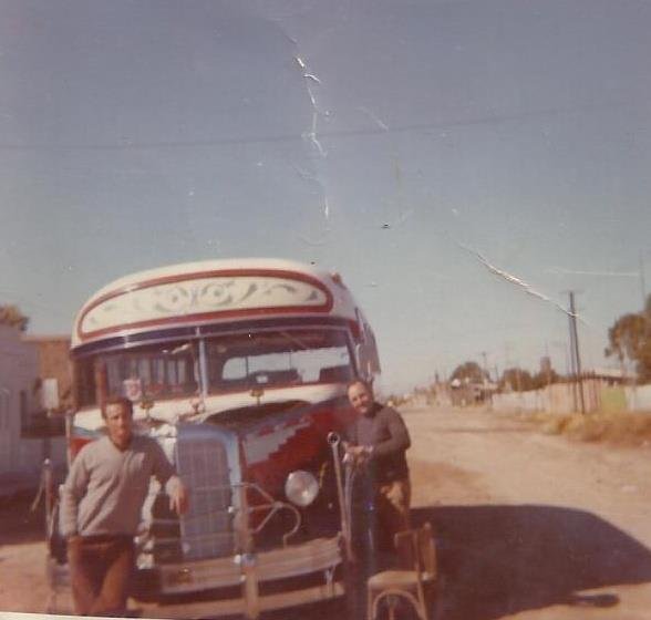 Interno 22 Cía. La Unión
http://galeria.bus-america.com/displayimage.php?pos=-21287
http://galeria.bus-america.com/displayimage.php?pos=-21288
Un 22 más nuevo. Creo que este es un 911 Luna. Corrijanmen si me equivoco.
En ese entonces, su padre hacía viajes especiales en la empresa. Ahí estaban frente a la cancha de Puerto Comercial en Ingeniero White.

Fotos de Sandra Lambertucci.
Palabras clave: LaUnión Interno22 Especial