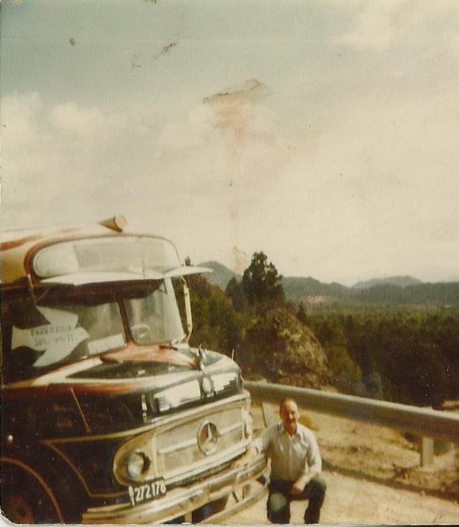 Interno 22 Cía. La Unión
B.1272178
http://galeria.bus-america.com/displayimage.php?pos=-21301
Ahora la foto de un 1114. Desconozco la carrocería. Acá también se encuentra en Bariloche.

Foto de Sandra Lambertucci.
Palabras clave: LaUnión Interno22 Especial