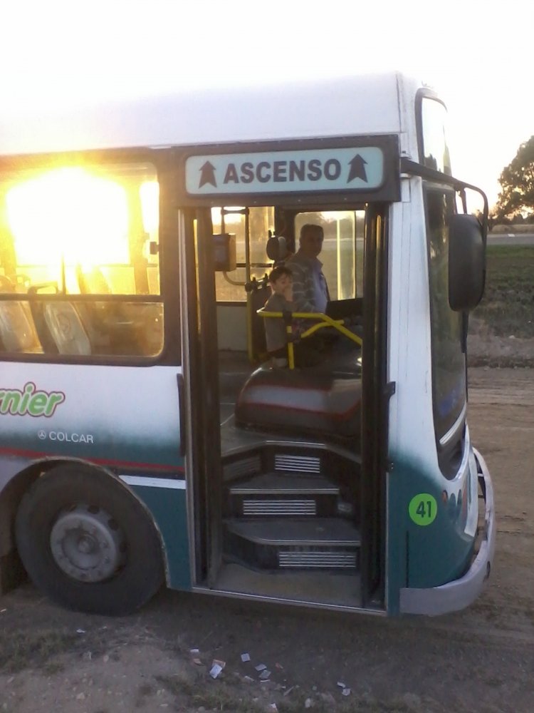 Mi viejo y mi hermanito en el 41.
Palabras clave: RastreadorFournier Interno41 513
