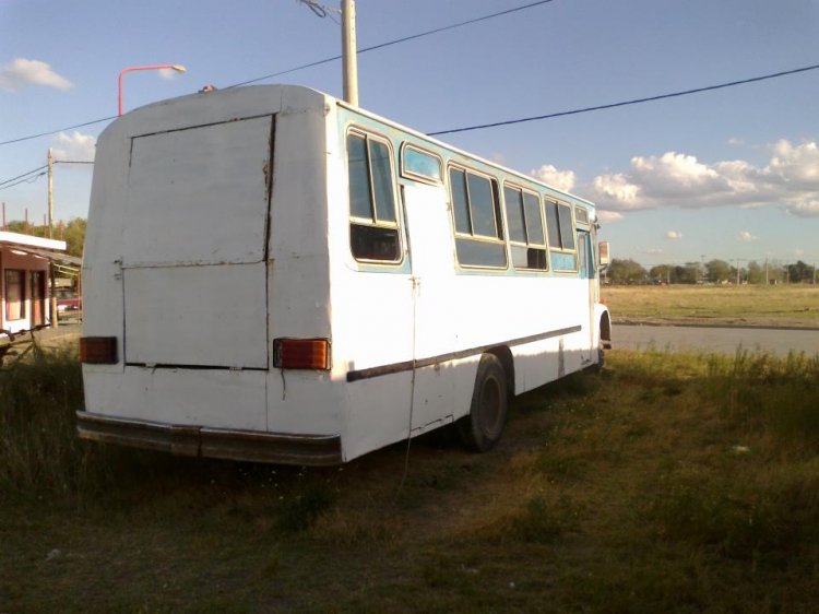 Ex Interno 1 Cia. Rivadavia
Hace unas semanas fuimos a fotografiar con unos amigos este coche que se encuentra parado. Antiguamente lo usaban como verdulero, pero ahora no. Hasta hace poco tenía el número "1" pintado, pero se lo sacaron o se le borró.


http://galeria.bus-america.com/displayimage.php?pos=-12365
http://galeria.bus-america.com/displayimage.php?pos=-18890
http://galeria.bus-america.com/displayimage.php?pos=-18891
http://galeria.bus-america.com/displayimage.php?pos=-18892
http://galeria.bus-america.com/displayimage.php?pos=-18894
http://galeria.bus-america.com/displayimage.php?pos=-18895
http://galeria.bus-america.com/displayimage.php?pos=-18928
http://galeria.bus-america.com/displayimage.php?pos=-18929
Palabras clave: Rivadavia Interno1 512