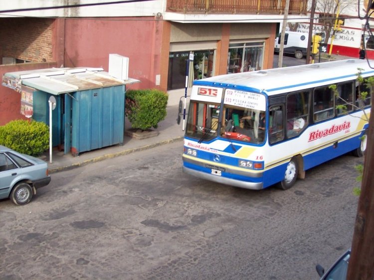 Interno 16 Cia. Rivadavia
AAT385

http://galeria.bus-america.com/displayimage.php?pos=-13600
http://galeria.bus-america.com/displayimage.php?pos=-14085
http://galeria.bus-america.com/displayimage.php?pos=-14086
http://galeria.bus-america.com/displayimage.php?pos=-14087
http://galeria.bus-america.com/displayimage.php?pos=-14088
http://galeria.bus-america.com/displayimage.php?pos=-15894
http://galeria.bus-america.com/displayimage.php?pos=-15895
http://galeria.bus-america.com/displayimage.php?pos=-20538

Estas fotos espectaculares fueron sacadas por Lisandro Luncio, en una de esas casualidades del destino en que se compró una cámara y decidió probarla sacando fotos a los coches de la 513 que pasaban por la calle de su casa.
Palabras clave: Rivadavia Interno16 BahiaBlanca