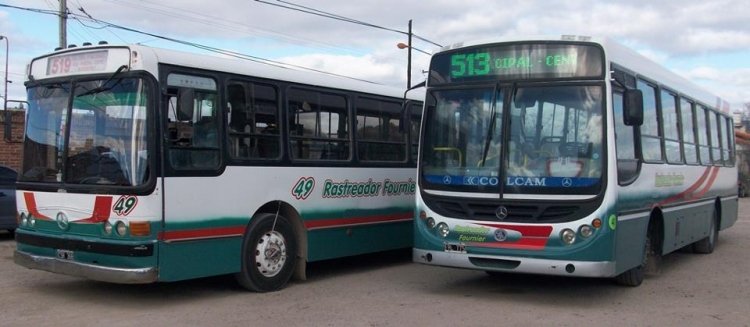 La dupla!. Interno 41 y 49 de Fournier. 
CSR 368 (1) FRL 775 (2)

La dupla de la empresa!. Lastima que no anden los 2 en la 513..
Palabras clave: RastreadorFournier Interno41 513