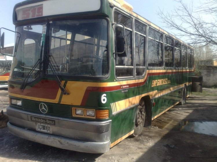 Interno 6 Empresa González
BMU 935
Una hermosa foto del Interno 6 de la González. Desde 1997 hasta Agosto del 2005 fue el Interno 13 de Micro Sur. A partir de ahí, fue el Interno 6 de la González hasta Julio del 2008 (Fecha en que cesó los servicios González).

http://galeria.bus-america.com/displayimage.php?pos=-20504

Foto de Héctor Cabrera, ex chofer de este coche.
Palabras clave: González Interno6 519