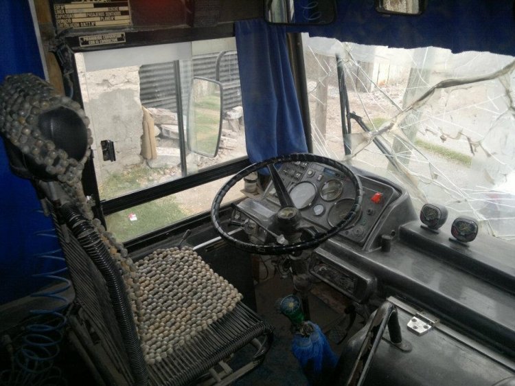 Interior Ex Interno 19 Cia. Rivadavia
TLA404 - C.1826616

Fotos que fueron sacadas del interior del coche. La verdad que adentro se conserva practicamente igual que cuando estuvo en la empresa. A excepción de las cortinas azules y el daño del parabrisas.


http://galeria.bus-america.com/displayimage.php?pos=-18174
http://galeria.bus-america.com/displayimage.php?pos=-18175
http://galeria.bus-america.com/displayimage.php?pos=-18176
http://galeria.bus-america.com/displayimage.php?pos=-18177
http://galeria.bus-america.com/displayimage.php?pos=-18335
http://galeria.bus-america.com/displayimage.php?pos=-18336
http://galeria.bus-america.com/displayimage.php?pos=-18337
http://galeria.bus-america.com/displayimage.php?pos=-18338
Palabras clave: Rivadavia Interno19 512