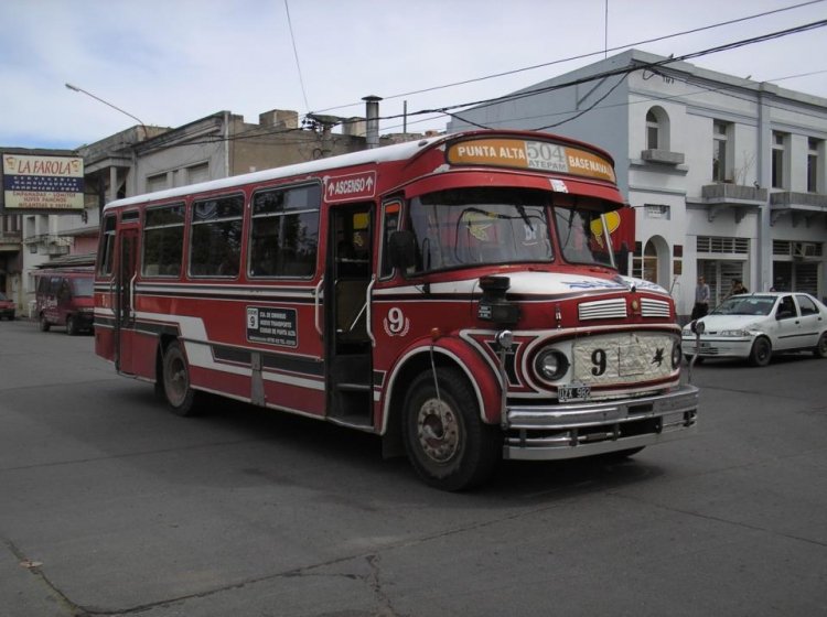 Ex Interno 3 de Empresa González
B.2210580 - UZX 982

Este coche fue el Ex Interno 3 de González. Desde 1988 hasta 2001 cuando fue vendido a Transportes Ciudad de Punta Alta (Hoy Compañía Puntaltense) y pasó a ser el Interno 9 de esa empresa. Hoy este coche tampoco pertenece más a la empresa puntaltense.
Palabras clave: González Interno3 519