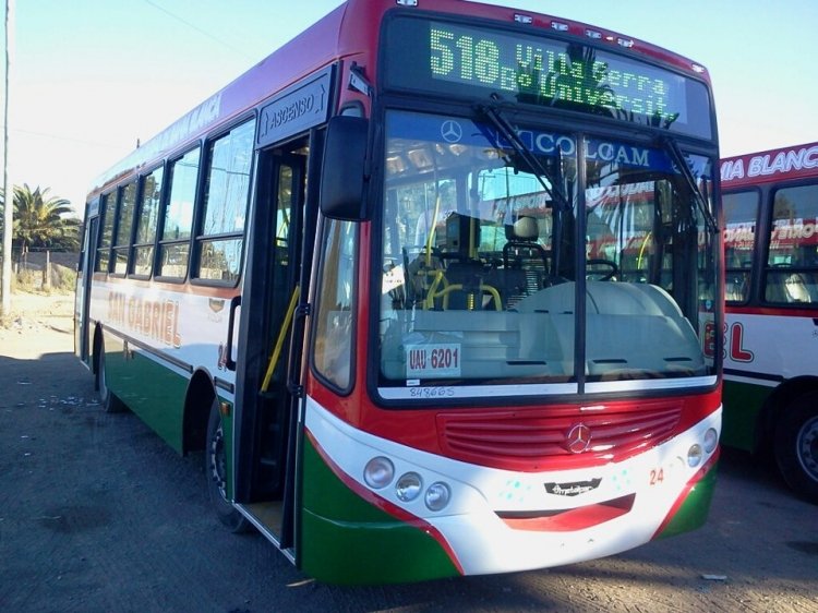 Interno 24 San Gabriel
Hoy acaba de comenzar una nueva etapa en el transporte local bahiense. Hoy, después de 4 años y medio, se fue el Grupo Plaza junto a su empresa satélite Mayo S.A.T.A y comenzó una nueva firma local, una UTE denominada San Gabriel que presta los servicios de las lineas 503, 506, 509, 512, 516, 517 y 518. Por su parte, la SAPEM a partir de hoy, ha comenzado a operar las lineas 504 y 519A.
Esperemos que esta nueva etapa no sea un remake de Plaza, y se estabilize de una buena vez el sistema de ómnibus en Bahía. Y para eso no solo es necesario la llegada de una empresa que cumpla, sino una re-estructuración y re-organización de las lineas, recorridos y re acondicionamiento de las calles. Todo eso recae en la responsabilidad del municipio.

Foto de Alejandro Chaparro.


Palabras clave: SanGabriel Interno24 518