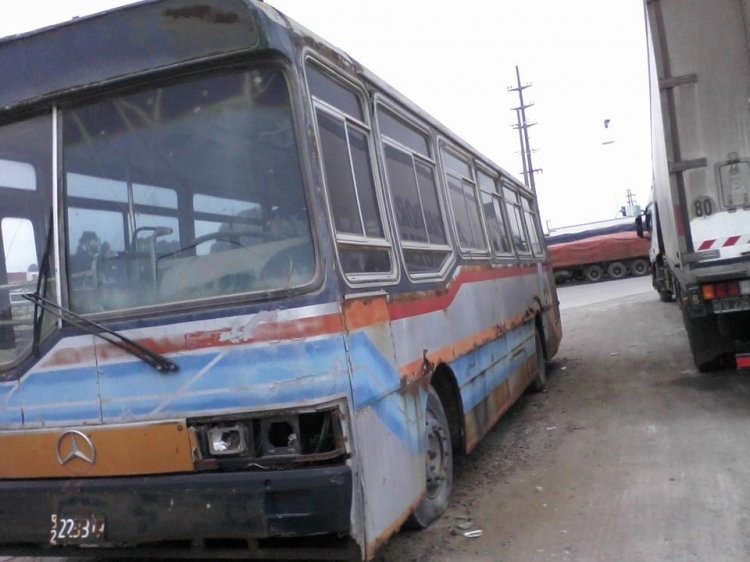 Ex Interno 9 de Empresa González y Primer OH de la empresa. 
B.2223219

Este coche fue fotografiado ayer, está abandonado sobre una ruta. Este coche fue el primer OH que compró la Empresa González en 1988.

http://galeria.bus-america.com/displayimage.php?pos=-20759
http://galeria.bus-america.com/displayimage.php?pos=-20760
http://galeria.bus-america.com/displayimage.php?pos=-20762

Foto de Carlos Hernández.
Palabras clave: González Interno9 519