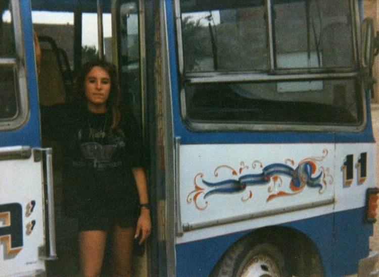 Un ex interno 11 de la Rivadavia.
En la foto mi vieja. Este fue un ex interno 11 de la Rivadavia. Alguien que me ayude a saber que modelo exacto y carrocería era el coche. Perdonen por si no se ve muy bien el coche en la foto pero confío en sus conocimientos.
Palabras clave: Interno11 Rivadavia