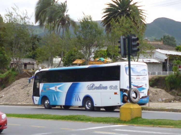 c_megabuss_hino fg_andina_34
Foto Tomada en el Ingreso Sur de la ciudad de Otavalo Ecuador
Palabras clave: hino fg_andina_carrocerias megabuss ecuador