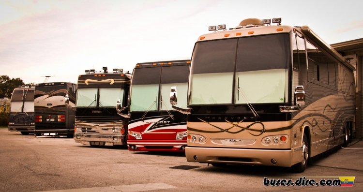 Prevost Luxury Coaches (en U.S.A.)
http://galeria.bus-america.com/displayimage.php?pos=-17040
http://galeria.bus-america.com/displayimage.php?pos=-17041
Motor Homes, casas rodantes
Palabras clave: Prevost luxury coaches motor homes coaches