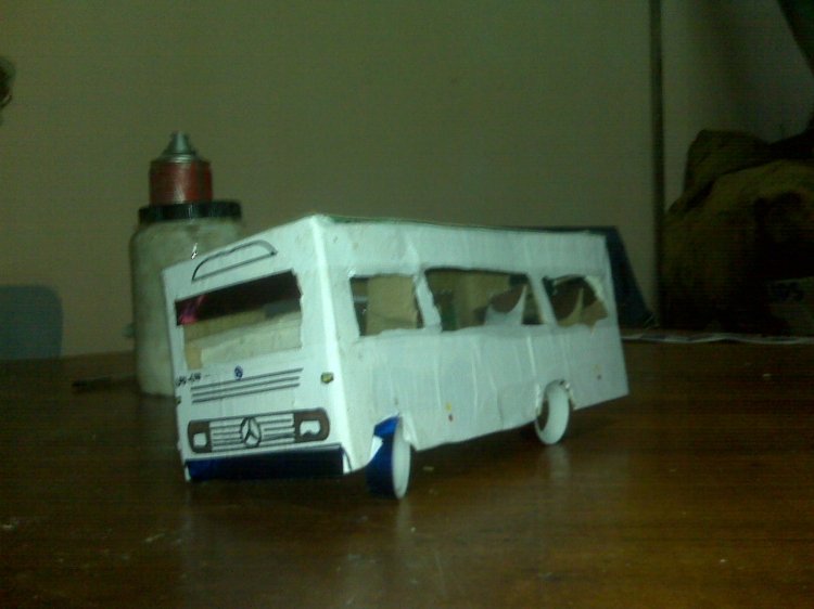 Mercedes-Benz L 608 - Maqueta
Palabras clave: MB