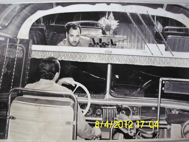 INTERIOR
http://galeria.bus-america.com/displayimage.php?pos=-18201
