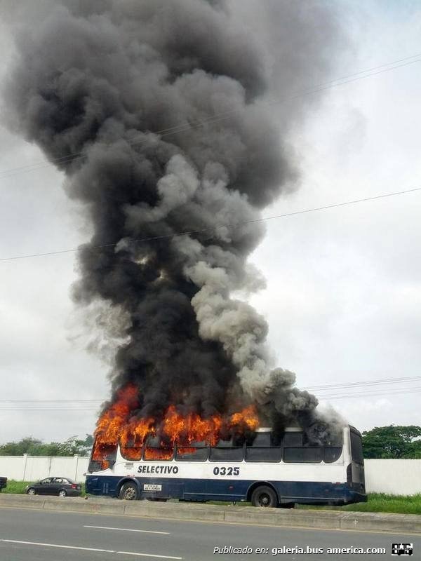 Volksbus OD 17-210 - Buscars - Joaquín de Olmedo
Bus incendiandose el día de ayer, fuente: http://www.eluniverso.com/noticias/2015/02/26/
nota/4593571/congestion-avenida-incendio-bus
