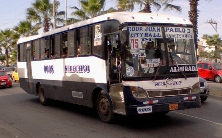 Carroceria Desconocida en Hino GD
Coop. Juan Pablo II - Línea 75 Vergeles
¿ GBG - 630 ?
