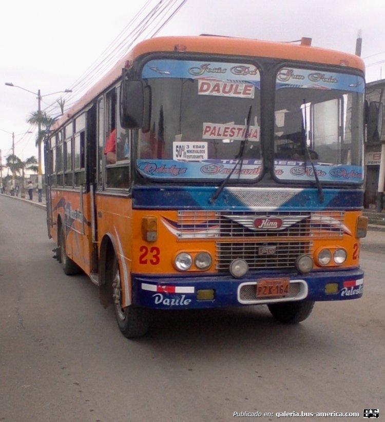 Hino FD - Cepeda - Coop. Santa Clara
PZK-0164
Añejo bus cumpliendo su último año de funcionamiento en la Coop. Santa Clara
Hino FD fabricado en 1995
