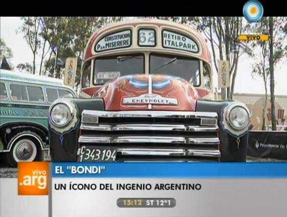 Imagen de un especial sobre la historia del colectivo en "Vivo en Argentina" de Canal 7.
