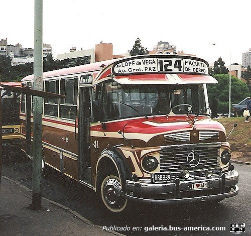 Mercedes-Benz LO 1114 - Crovara - Devoto 
B 1888339
Línea 124 - Interno 41

Fotografía: Ignacio Blanco
