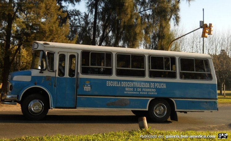 Mercedes-Benz LO 1114 - San Juan 17 - Escuela de policía
