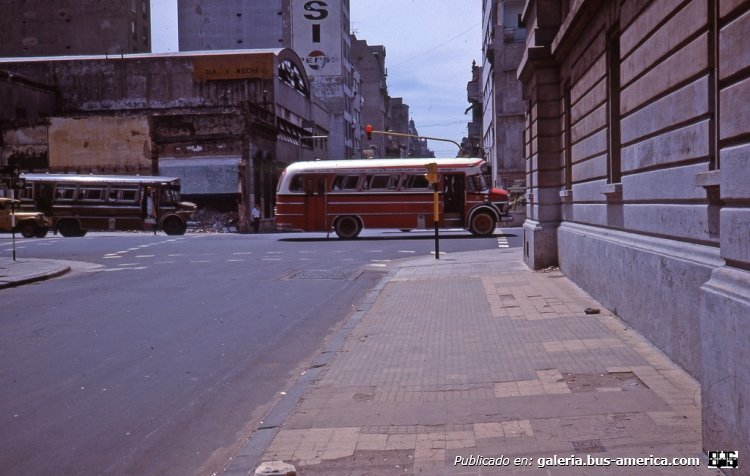 Mercedes-Benz LO 1114 - La Unión - Cárdenas
Línea 126

Fotografía: Niklas Bjornerstedt
