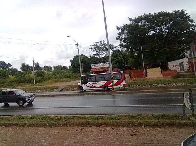 Mercedes-Benz L 814 D - Porvenir - Ciudad de Villeta S. A.
Igualitos pero con frente diferente al brasilero
Palabras clave: MB