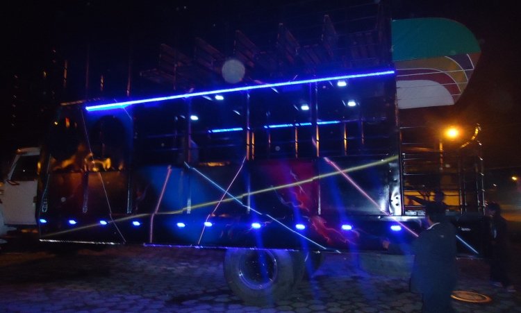 Chiva Rumbera Panorámica
¿PRY809?
http://galeria.bus-america.com/displayimage.php?pos=-18998
http://galeria.bus-america.com/displayimage.php?pos=-18999
En Manta se ha confluido todo lo mejor de las chivas rumberas y buses panorámicos en uno solo...
Palabras clave: Chiva Rumbera Bus Panoramico Turistico Ruta del Sol Ecuador