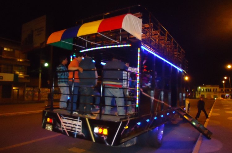 Dina - Suprema (en Ecuador) - Chiva Rumbera Panorámica II
¿PRY809?
http://galeria.bus-america.com/displayimage.php?pos=-18997
http://galeria.bus-america.com/displayimage.php?pos=-18999
Chiva Rumbera Panorámica II
Palabras clave: Chiva Rumbera Panoramica Turistica Manta Ruta del Sol Ecuador