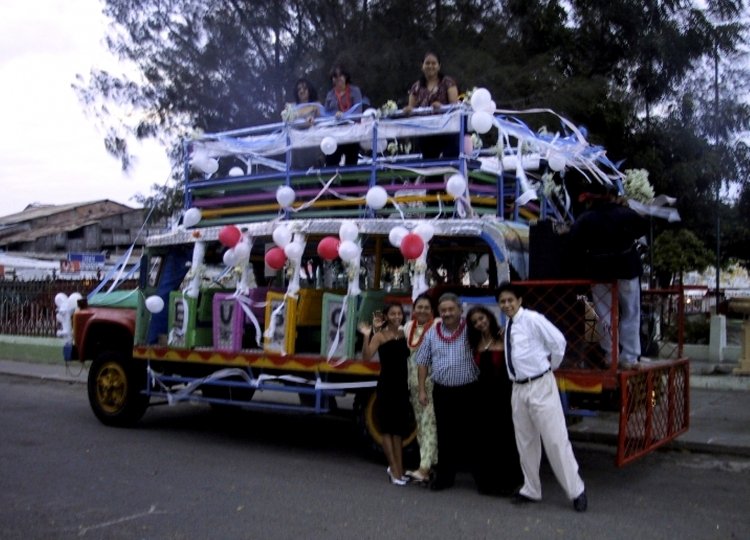 Chiva Rumbera en Boda
Palabras clave: Chiva Rumbera en Boda