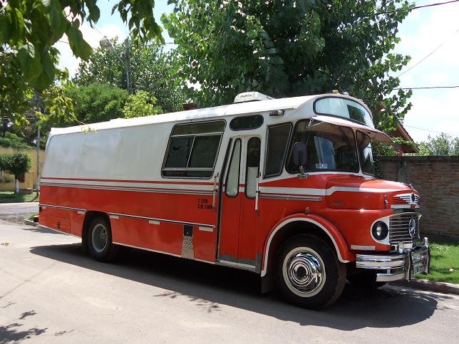 Rody39-MB1114 furgon c/porton trasero doble
C.1170674 - UAV 757 

http://galeria.bus-america.com/displayimage.php?pid=13903
http://galeria.bus-america.com/displayimage.php?pos=-17258
http://galeria.bus-america.com/displayimage.php?pid=32098
