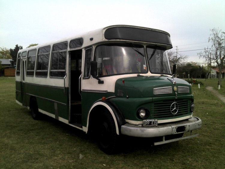 Mercedes-Benz L 914 - Suyai - Particular
B.1746640 - UPP 439
http://galeria.bus-america.com/displayimage.php?pid=30698
http://galeria.bus-america.com/displayimage.php?pid=31579
http://galeria.bus-america.com/displayimage.php?pid=31580

Rody39/furgon 78
Furgón, conserva su luneta de 2 paños original
Colectivo publicado en www.mercadolibre.com.ar
