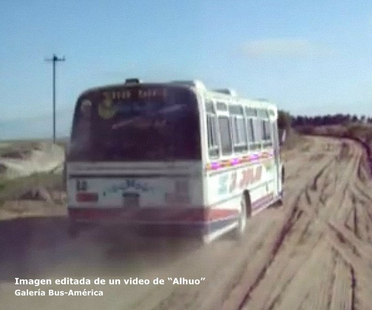 Mercedes-Benz LO 1114 - San Miguel 
Ex Cooperativa 3 De Julio, circulando por Blandengues

Imagen editada de un video de "Alhuo"
Captura: Gamba 28x40

http://galeria.bus-america.com/displayimage.php?pid=5634
Palabras clave: Gamba / SM