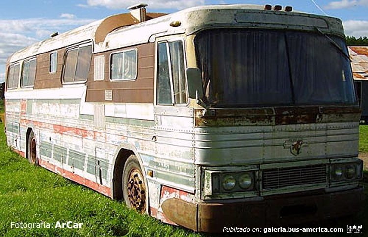 Leyland Royal Tiger - La Torre - Particular
Imagen publicada en el sitio "ArCar"
Palabras clave: Gamba / Larga