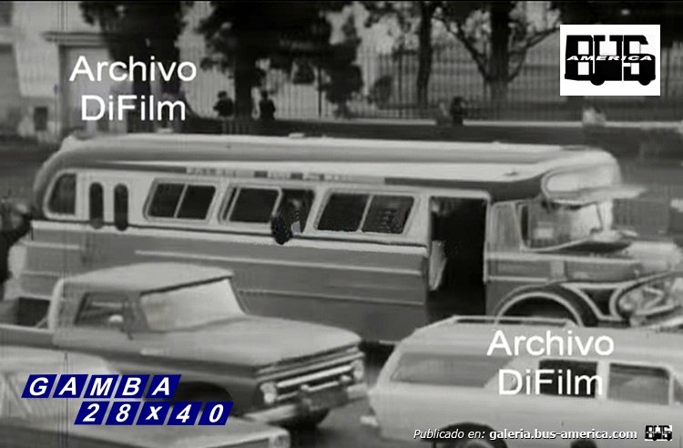 Mercedes-Benz LO 1114 - La Unión - Línea 216
Línea 166
No creo que esta línea haya tenido varios como éste en su parque
Si bien la imagen es borrosa, en el video se aprecian los destinos de esa época "Palermo-Puente Márquez"

Imagen editada de un video del Archivo DiFilm
Captura: Gamba 28x40
Palabras clave: Gamba / 166
