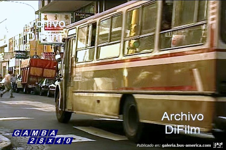 Mercedes-Benz LO 1114 - Crovara - Devoto 
Línea 124

Imagen editada de un video de DiFilm
Captura: Gamba 28x40
Palabras clave: Gamba / 124
