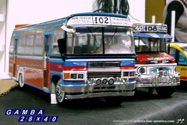 Mercedes-Benz OC 1214 - San Miguel - Sargento Cabral (Maqueta)
Línea 102 - Interno 25
Conocido famoso, de otros tiempos. Hoy vive en la reproducción en miniatura, pues fue convertido en tren de la alegría: http://galeria.bus-america.com/displayimage.php?pid=35335

Colección: Gamba 28x40
Palabras clave: Gamba / Maqueta