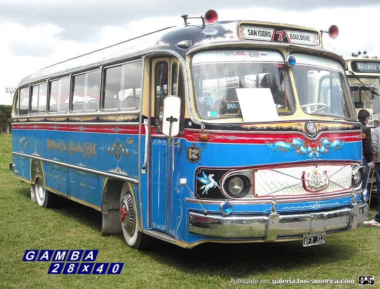 Mercedes-Benz O 321 H (en Argentina) - M.O.G.S.M.
B 2160617 - VFX 312
Línea 7 (hoy 707) - Interno 12
Si algún día se publicara un libro sobre lo que no hay que hacer en la restauración o recreación de un colectivo, el coche de la imagen, ilustraría la tapa

Colección: Gamba 28x40

http://galeria.bus-america.com/displayimage.php?pid=21874
http://galeria.bus-america.com/displayimage.php?pid=31528
http://galeria.bus-america.com/displayimage.php?pid=31534
http://galeria.bus-america.com/displayimage.php?pid=31535
Palabras clave: Gamba / 707