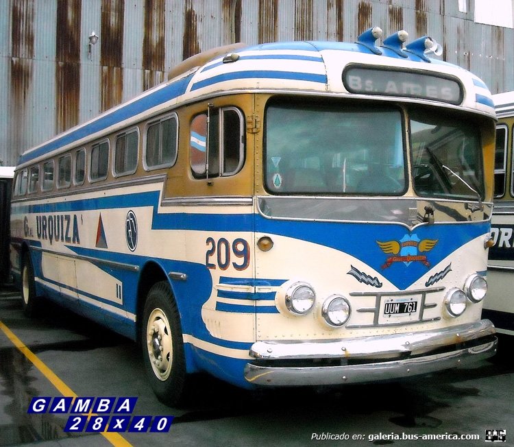 G.M.C. Parlor Coach (en Argentina) - General Urquiza
S 323733 - UUM 761
Interno 209
De ésta forma se lo ve hoy día, en breve se lo someterá a una merecida restauración

Colección: Gamba 28x40
Palabras clave: Gamba / Larga