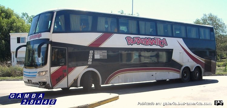 Mercedes-Benz O-500 RSD - Troyano - Rutatlantica
Interno 2074
Tal vez la foto no llame demasiado la atención, se trata de un coche bastante común y una empresa conocida, pero me resultó interesante algo hasta ahora desconocido por mi, al volante se encuentra una mujer,  al momento no tenía datos que hubiera choferes del sexo femenino en la larga distancia

Colección: Gamba 28x40
Palabras clave: Gamba / Larga