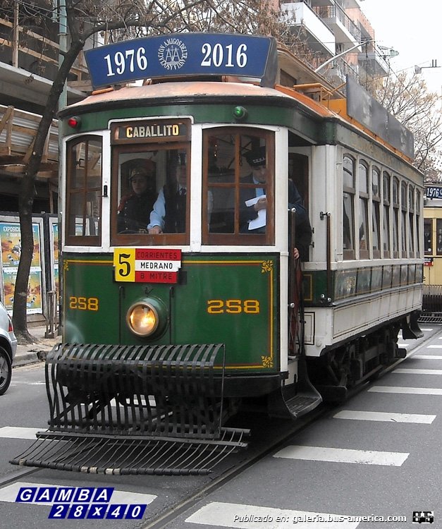 J.G. Brill & Co. - Compañía Lacroze [A.A.T.]
Línea 5 - Interno 258

Colección: Gamba 28x40
Palabras clave: Gamba / Tranv