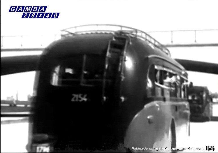 FIAT - Cansa (en Argentina) - Ministerio de Obras Públicas
1796
Interno 2154
Estos coches son esquivos a la hora de conseguir fotos, y más aún de su parte trasera

Imagen editada de un video de la época
Captura: Gamba 28x40
Palabras clave: Gamba / Fiat