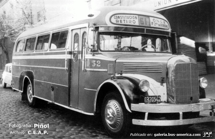 Mercedes-Benz L 312 - El Indio - Transportes Matheu
C 320542
Línea 61 - Interno 32

Fotografía: Piñol
Archivo C.E.A.P.
Palabras clave: Gamba / 61